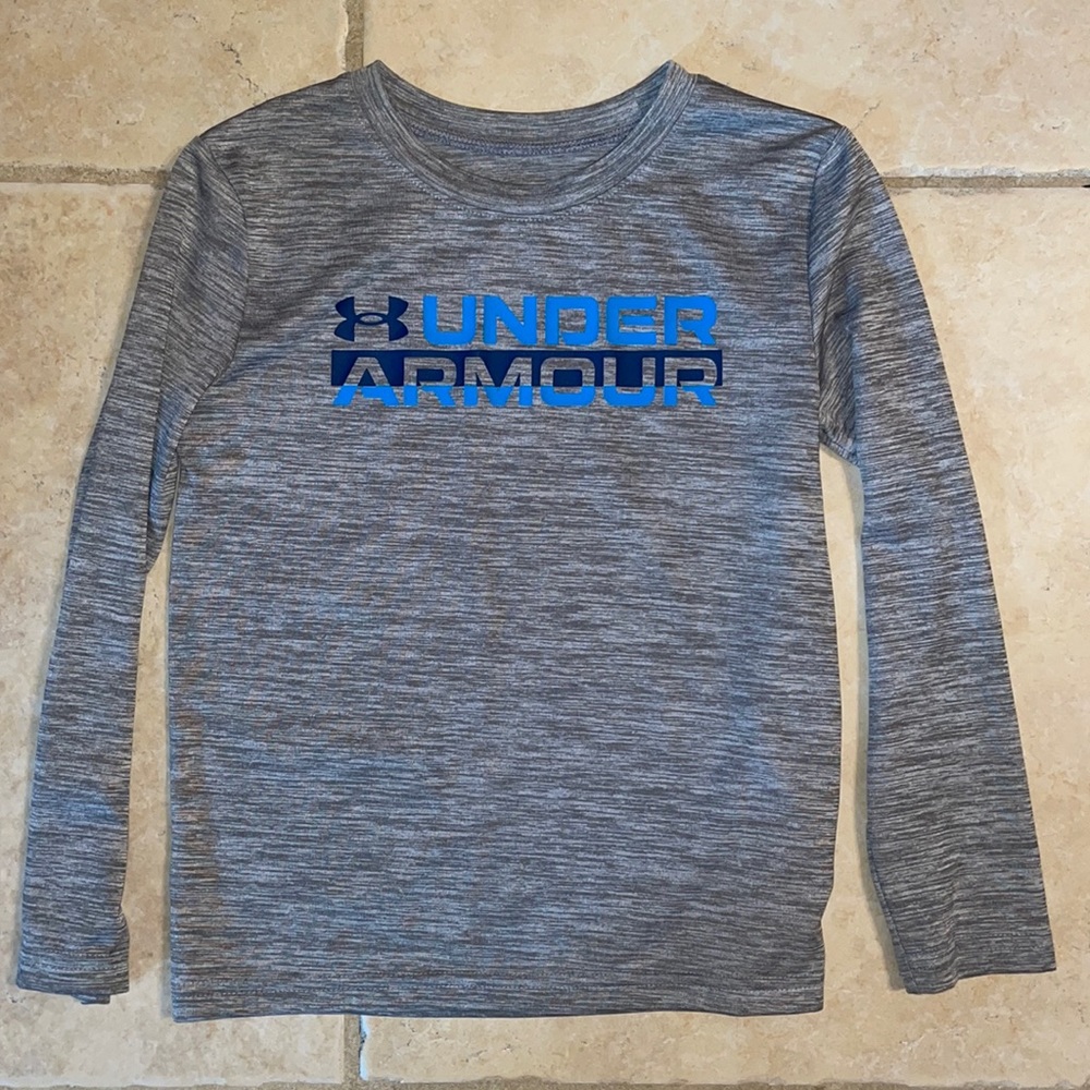 Long sleeve athletic shirt
